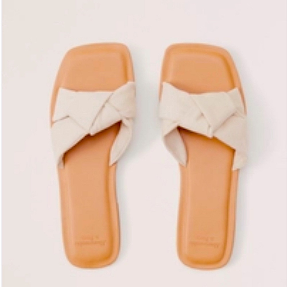 Abercrombie women’s suede knotted sandal